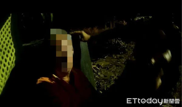 ▲枋寮警分局加祿、內獅派出所警員簡銘嘉、黃俊強助陳男脫困返家             。（圖／記者陳崑福翻攝）