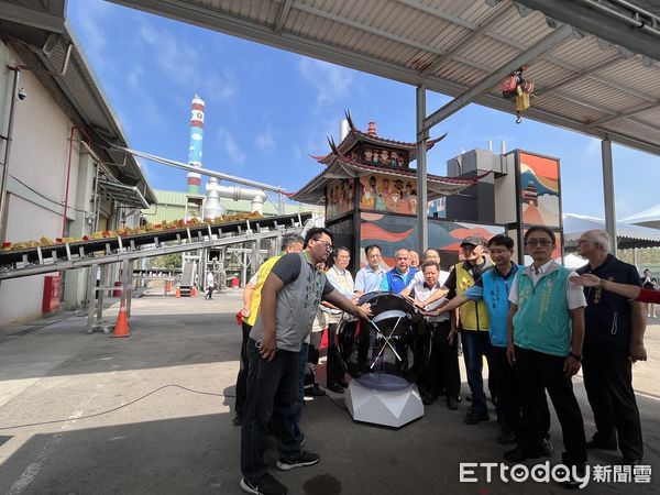 ▲中央、地方合資4300萬興建淨圓滿2爐，3日在環保署、台南市三大道教團體、公寓大廈管理工會、地方民代及道長等人見證下正式啟用，落實循環經濟低碳願景。（圖／記者林東良翻攝，下同）