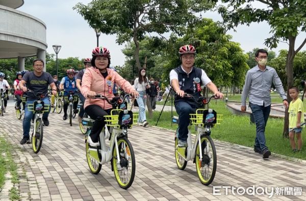 ▲斗六市今日啟用20個公共自行車租賃試辦站點，供100輛電動輔助自行車。（圖／記者蔡佩旻攝）