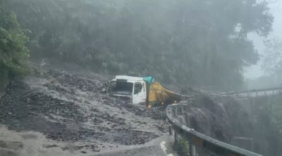 快訊／暴雨狂炸災情嚴重！　南投縣「仁愛鄉」明天停班停課