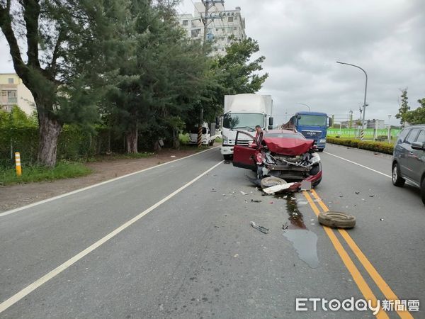 ▲▼高雄岡山介壽路6車連環撞。（圖／記者吳奕靖翻攝）