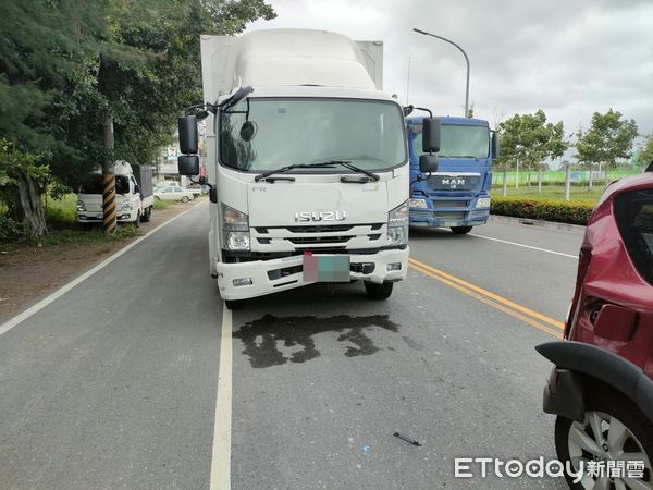 ▲▼高雄岡山介壽路6車連環撞。（圖／記者吳奕靖翻攝）