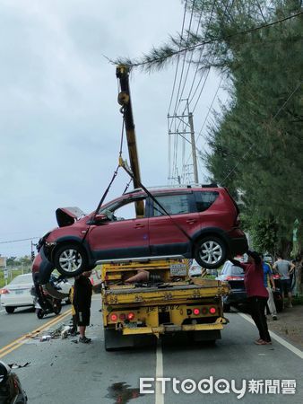 ▲▼高雄岡山介壽路6車連環撞。（圖／記者吳奕靖翻攝）