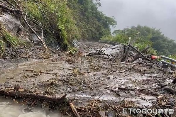 ▲▼ 阿里山鄉當地災情 。（圖／翻攝臉書阿里山鄒族部落道路資訊。）