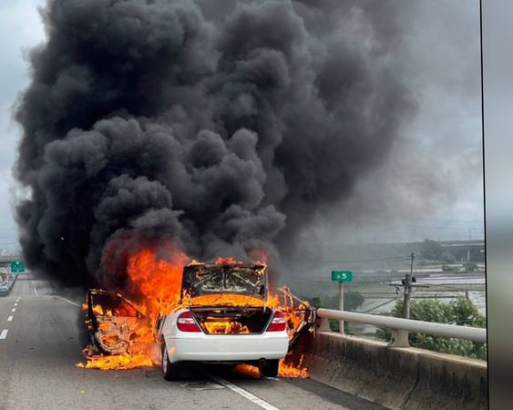 ▲彰化台74線火燒車。（圖／彰化消防提供）