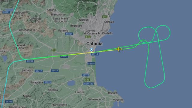 ▲▼漢莎航空飛行員在空中畫巨雕。（圖／翻攝Flightradar24）