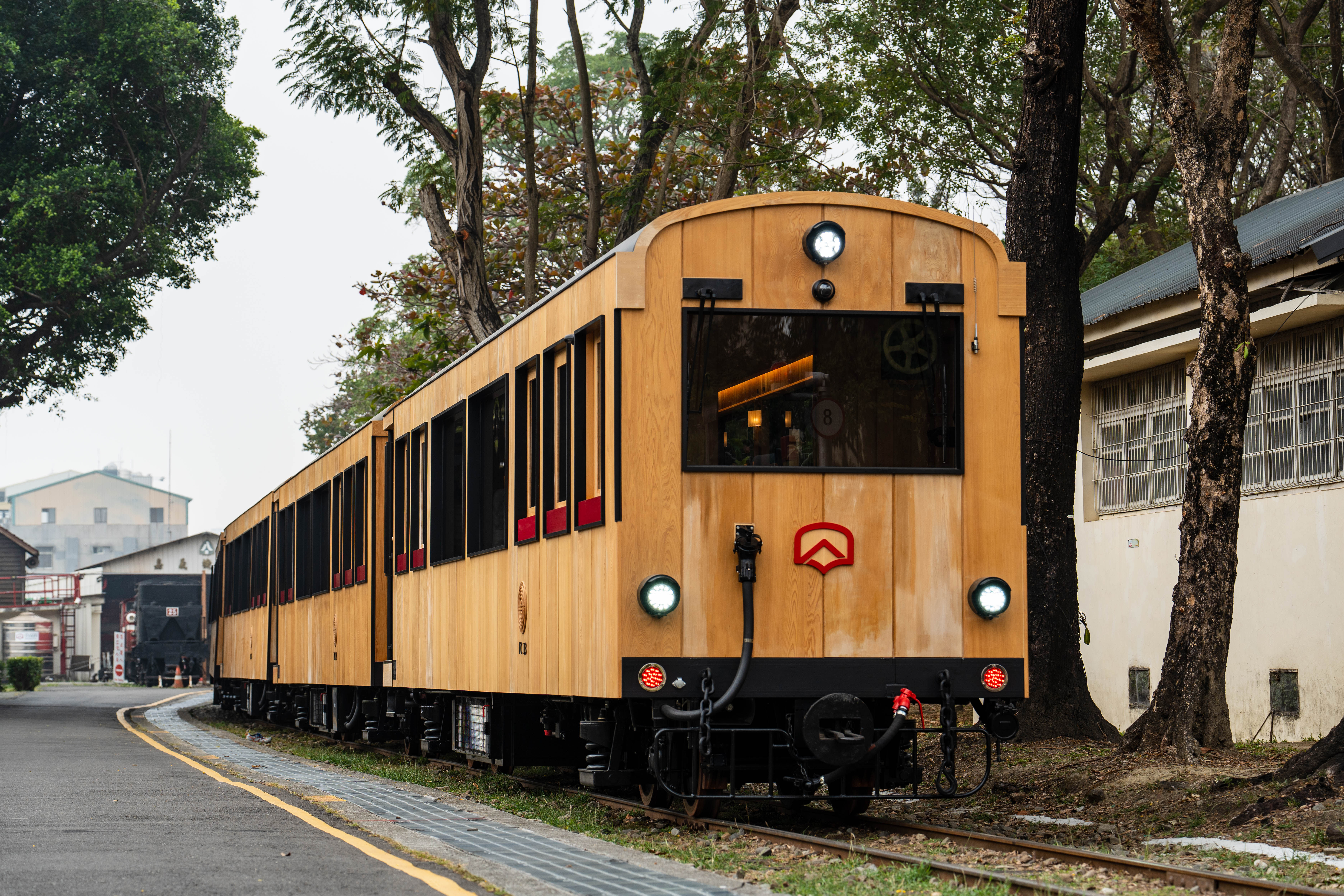 ▲▼阿里山林業鐵路預計明年下半年全線通車，圖為新木造車廂福森號外觀。（圖／農業部提供）