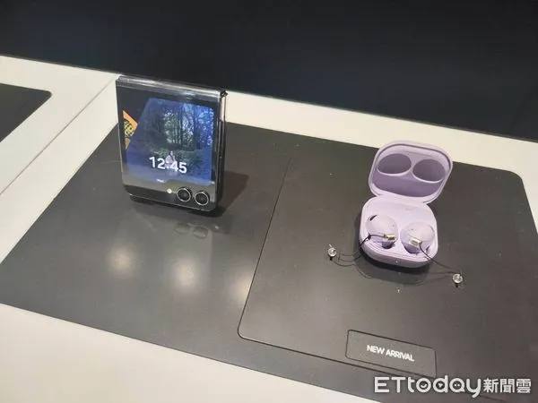 ▲三星摺疊機預購開紅盤。（圖／記者陳俐穎攝）