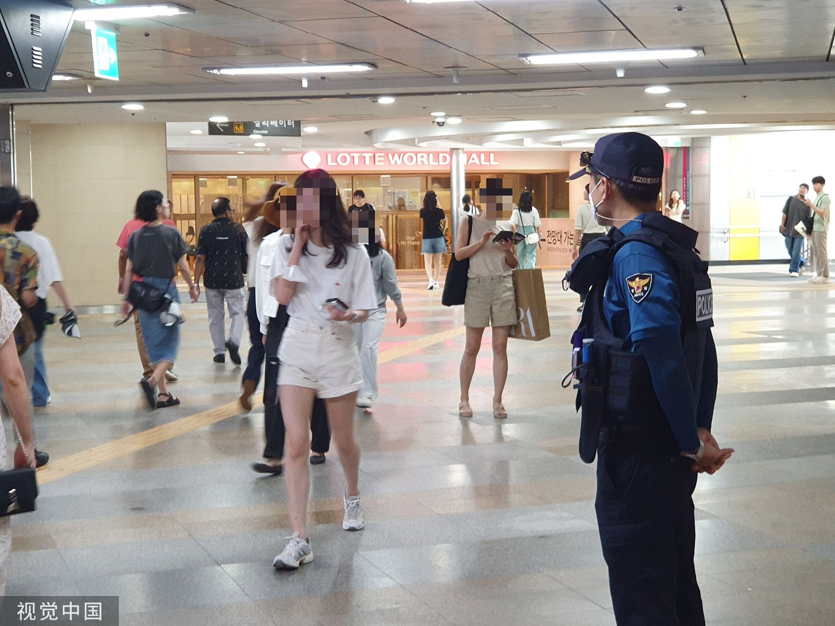 ▲▼南韓警方派出多名警力，其中甚至包含警察特攻隊，針對首爾地鐵蠶室站加強巡囉。（圖／CFP）
