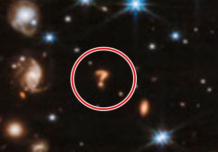 ▲▼宇宙的訊號？NASA首次拍到「？形狀」天體　天文學家說話了。（圖／翻攝@SPACEdotcom推特）