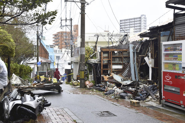 ▲▼卡努颱風襲擊沖繩。（圖／達志影像／美聯社）
