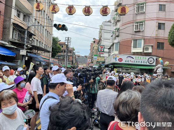 ▲▼副總統賴清德「三重義天宮」參香祈福。（圖／記者杜冠霖攝）