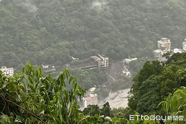 ▲▼從廬山後山的山頂上往下拍廬山溫泉區。（圖／愛原鄉茶道協會總幹事黃家樑提供）