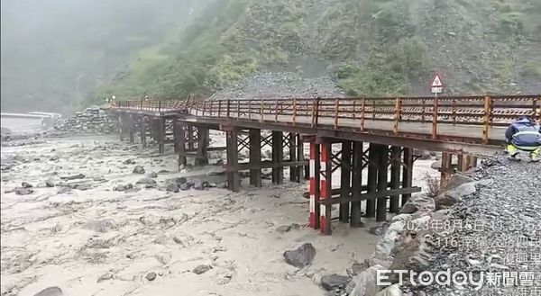 ▲▼台20線南橫公路明霸克露橋鋼便橋受損。（圖／公路總局三工處）