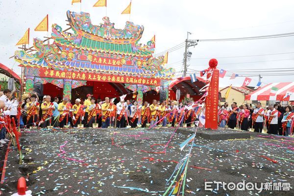 ▲六房天上聖母斗南股烏瓦磘紅壇新建工程動土大典，依循古禮焚香祈福、持鏟動土，祈求工程平安順利，提供信眾舒適安全的參拜空間。（圖／記者蔡佩旻翻攝）