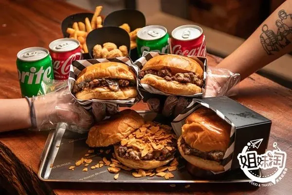 ▲▼Damn Good Burger採用A5和牛+美國Prime原塊漢堡排，是高雄很優質的宵夜選擇。（圖／姐妹淘甜美食光提供）