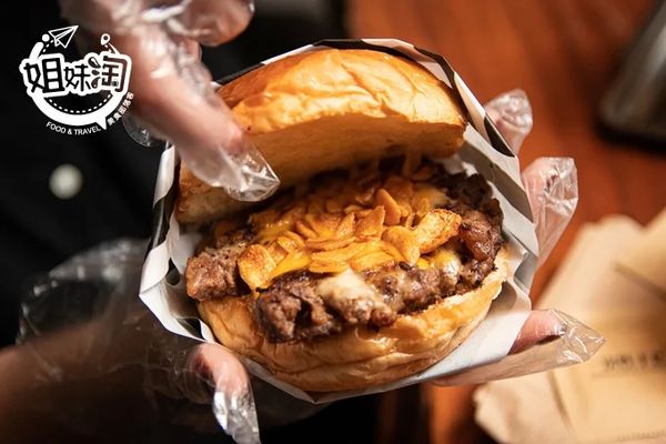 ▲▼Damn Good Burger採用A5和牛+美國Prime原塊漢堡排，是高雄很優質的宵夜選擇。（圖／姐妹淘甜美食光提供）
