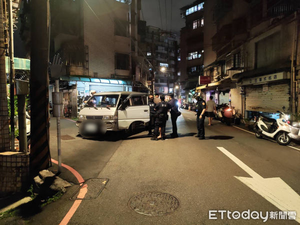 ▲洪男因酒後駕車，導致連續擦撞路旁車輛。（圖／記者陸運陞翻攝）