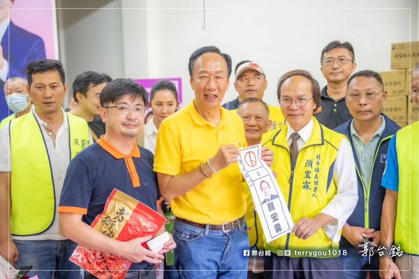 ▲郭台銘先前替顏宏霖輔選。（圖／翻攝自郭台銘臉書）