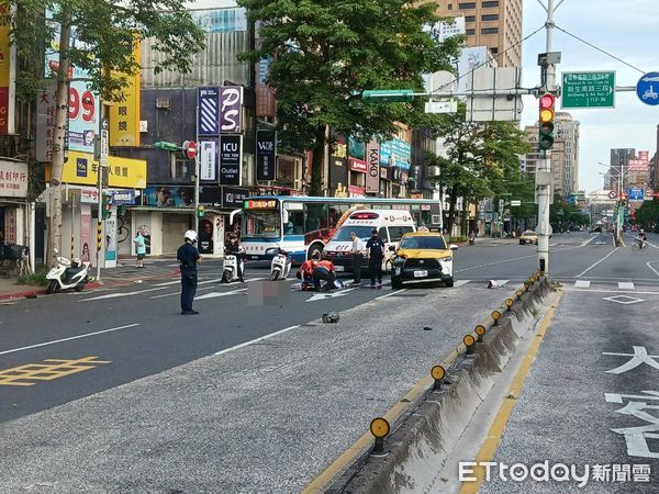 ▲▼台北市羅斯福路三段、新生南路口車禍。（圖／翻攝記者爆料網）