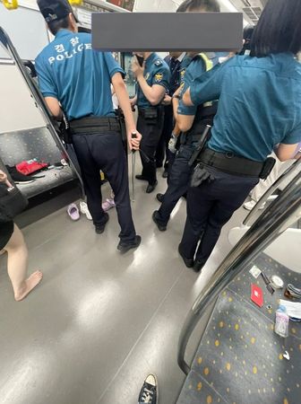 ▲新論峴站爆出烏龍事件，造成7人受傷。（圖／翻攝自YTN、韓網）