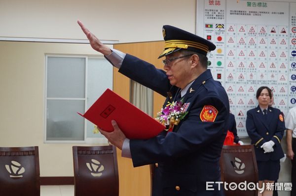 ▲台南市警察局交通警察大隊，7日上午舉行卸任代理、新任大隊長交接典禮，由台南市警局局長廖宗山主持。（圖／記者林東良翻攝，下同）