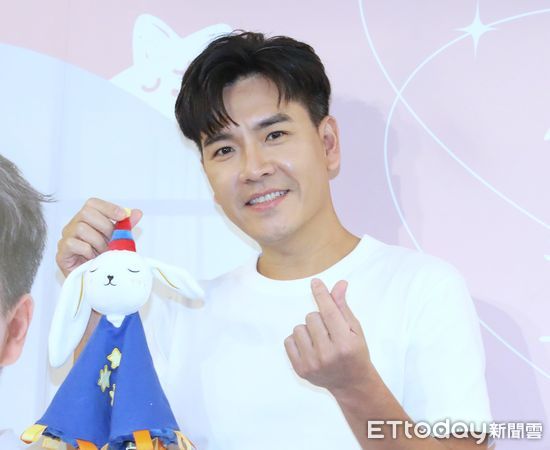 ▲▼王傳一《魔法兔安撫巾》開賣記者會。（圖／記者屠惠剛攝）