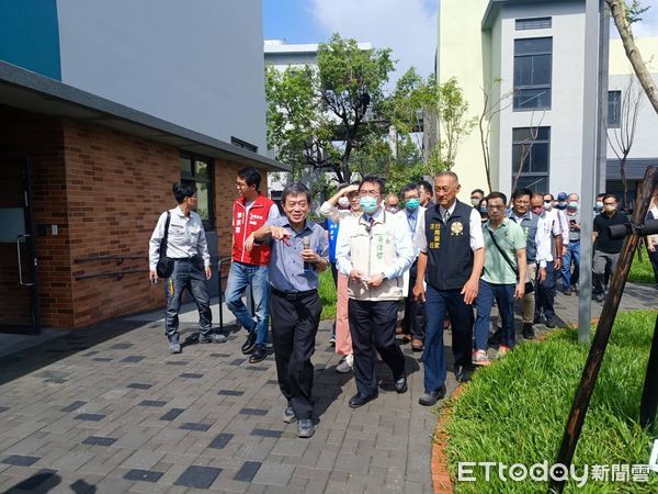 ▲台南榮譽國民之家新建工程，東區平實基地及網寮北基基地工程進行順利將如期於2023年底完工，市長黃偉哲9日前往視察。（圖／記者林東良翻攝，下同）