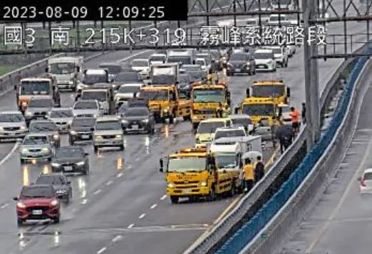 ▲國道3號215K發生4起共10車碰撞車禍。（圖／國道警方提供）