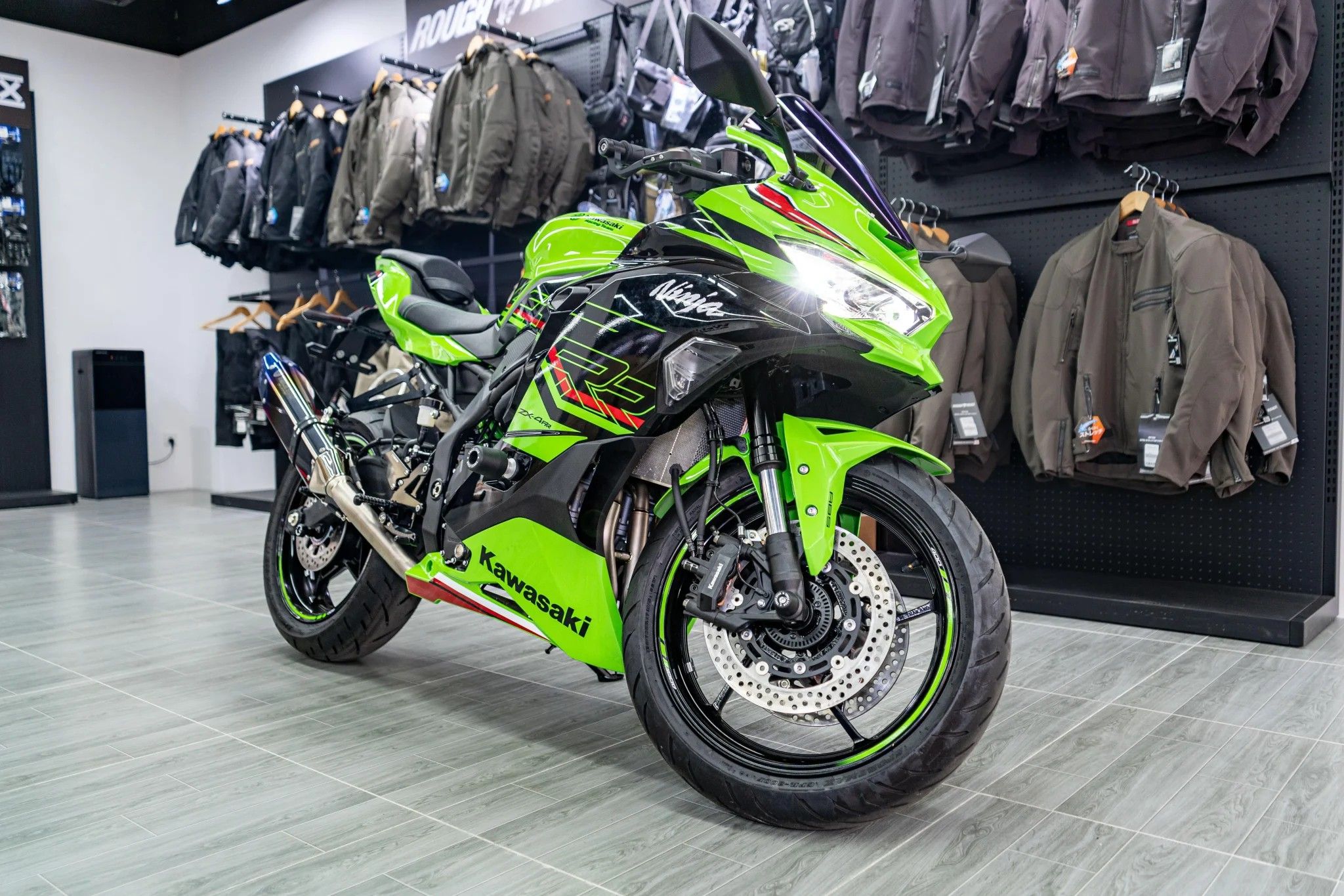 WEBIKE率先揭開神秘面紗！Kawasaki ZX-4RR實車開箱介紹