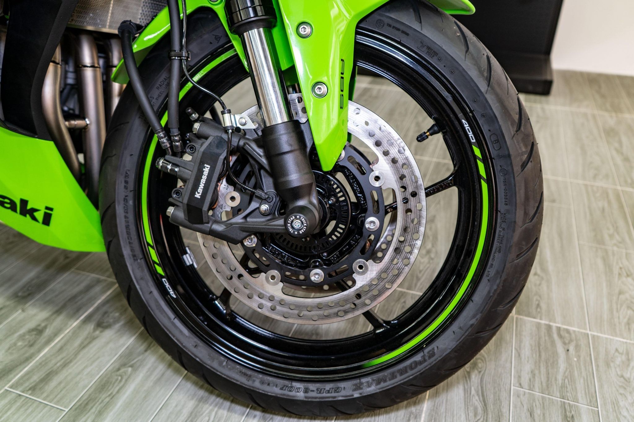 WEBIKE率先揭開神秘面紗！Kawasaki ZX-4RR實車開箱介紹