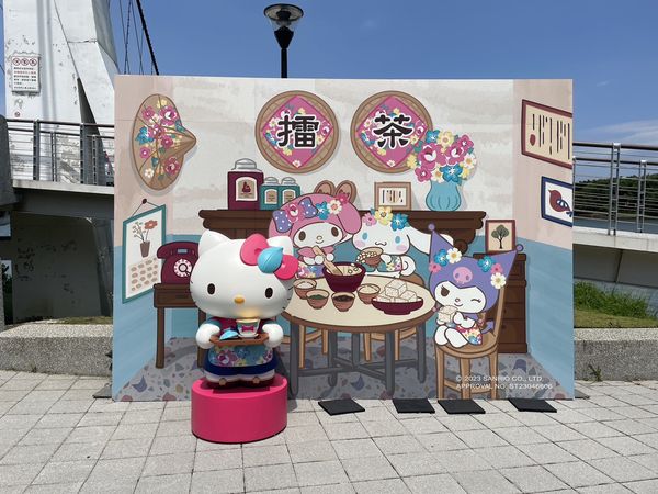 ▲龍潭大池「Hello Kitty來作客」裝置展到9/17。（圖／桃園市文化局提供）