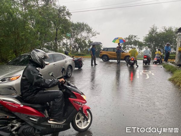 ▲因西南風影響，台南市下起豪雨，造成多處淹水情況。（圖／記者林東良翻攝，下同）