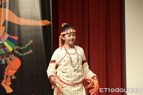 ▲▼「原住民族系列服飾及配件展」匯聚六大族群從傳統到現代的創新與演進。（圖／吉安鄉公所提供，下同）