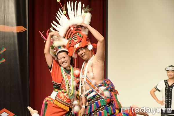 ▲▼「原住民族系列服飾及配件展」匯聚六大族群從傳統到現代的創新與演進。（圖／吉安鄉公所提供，下同）