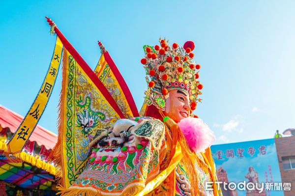 ▲桃園市大溪普覺堂今天舉行關公誕辰遶境祈福活動，陣頭經過老街遶境。（圖／記者沈繼昌翻攝）