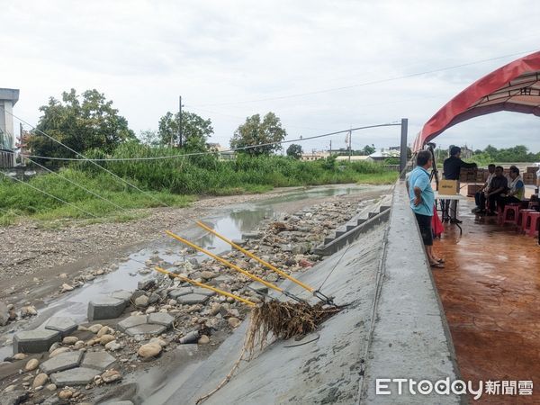 ▲南岸將新建榴中護岸588公尺、水防道路側溝187公尺，五河川局目標要達到25年防洪標準。（圖／記者蔡佩旻翻攝）