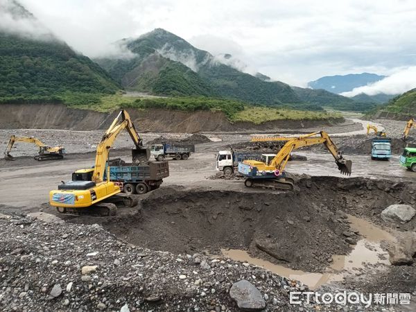 ▲▼明霸克露橋「河床便道」提前搶通了，8／11開放通行！管制時段曝。（圖／公路總局提供）