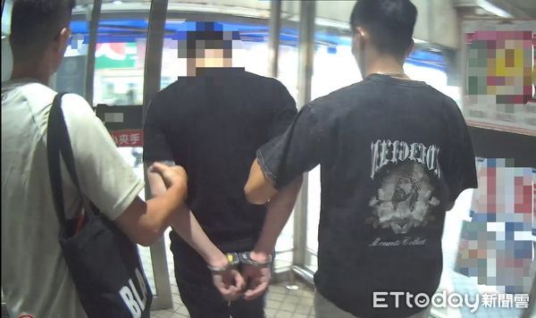 ▲台南市警五分局接獲線報埋伏逮捕24歲陳姓收簿手，全案依詐欺及洗錢防制法罪嫌送辦。（圖／記者林東良翻攝，下同）