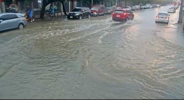 ▲大雷雨狂轟，桃園龜山區3小時雨量達127毫米