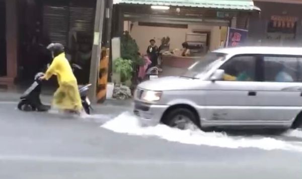 ▲台南市10日豪雨造成多區水患傳，11日又下起大雨，台南市長黃偉哲，11日上午緊急在臉書發文提醒市民注意安全。（圖／黃偉哲臉書、民眾提供，下同）