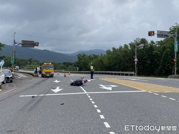 ▲▼112年8月11日11時53分，於新北貢寮區臺2線98公里處發生死亡車禍。（圖／記者郭世賢翻攝）