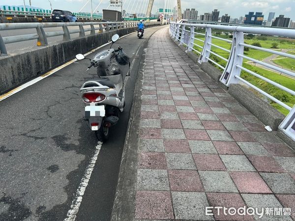 ▲▼ 1男倒自行車道全身血亡！以為騎車自摔…警往上一看曝真相 。（圖／記者戴上容翻攝）