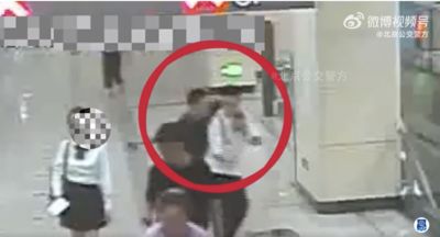 陸男偷拍裙底被抓 嚇得「扳斷手機毀證據」