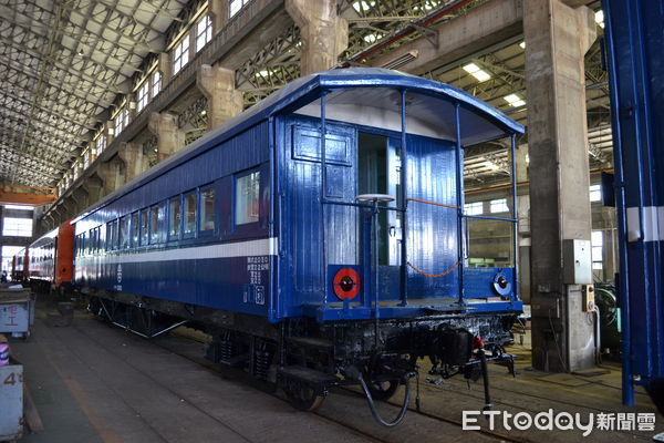 ▲▼百年木造車廂完成修復，現身台鐵潮州鐵道園區展示。（圖／台鐵）