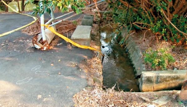 死者被發現陳屍在圖中溝渠內時，警方及親屬都以為是單純的意外事故。（東森新聞提供）