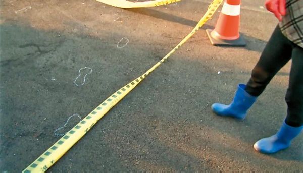 劉女離開現場留下的沾水腳印，成為警方逆轉偵查方向的重要跡證。（東森新聞提供）