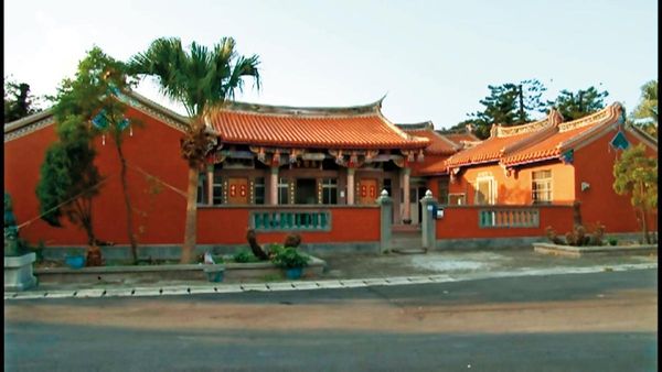 劉女前往老鄰長住處尋人未果，離開時在祠堂前巧遇死者，爆發衝突，釀成憾事。（東森新聞提供）