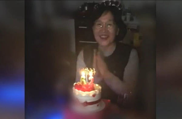 ▲▼家屬公開李熙南生前幸福吹慶生蛋糕蠟燭的相片。（圖／YouTube／KBS News）