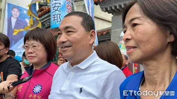 ▲▼  侯友宜赴台南廟口開講，立委參選人王家貞現身力挺    。（圖／記者崔至雲攝）